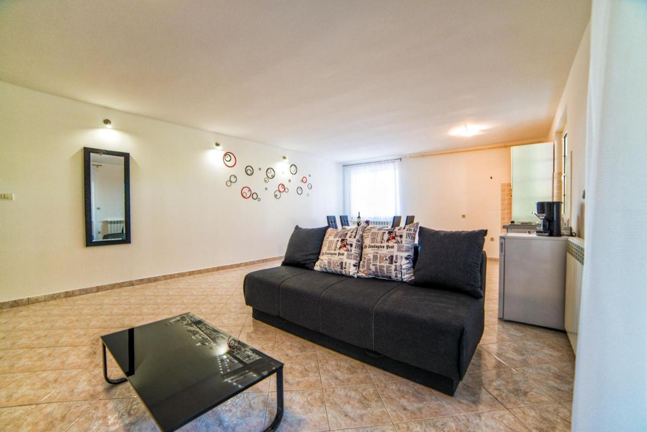 Apartments Ori Пула Екстер'єр фото
