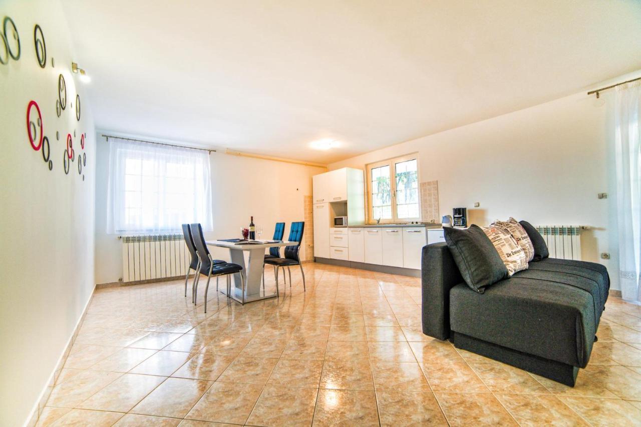 Apartments Ori Пула Екстер'єр фото