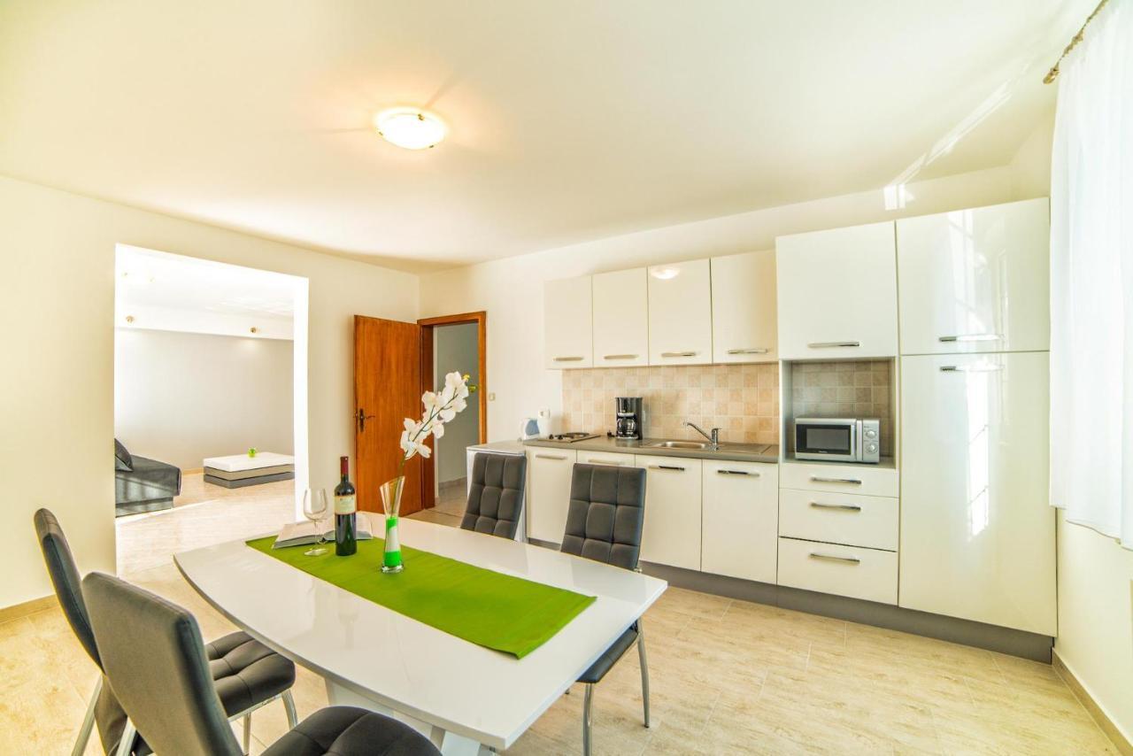 Apartments Ori Пула Екстер'єр фото
